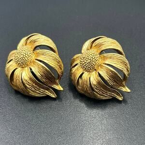 Oscar de la Renta Vintage Signed Gold Tone Cone Flower Daisy Pierced Earrings